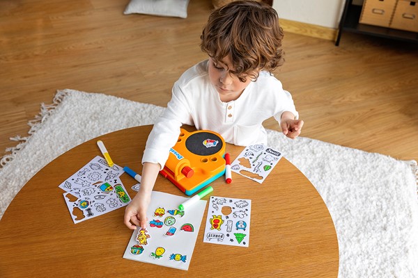 Foto van speelgoed Dessineo_sticker_studio_Jumbo_lifestyle_1110100010_LS 06.jpg